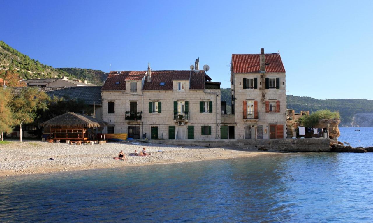Apartments And Rooms By The Sea Komiza, Vis - 2431 Kültér fotó