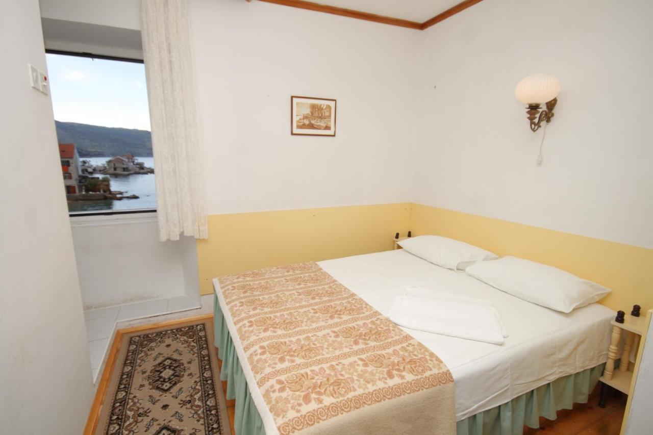 Apartments And Rooms By The Sea Komiza, Vis - 2431 Kültér fotó